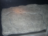 Zdjęcie fragmentu obiektu z wystawy Alfabet architektury romańskiej