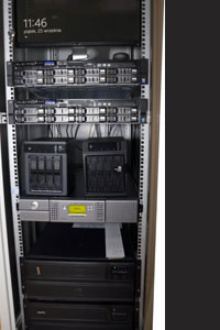 Zdjęcie z serwerowni przedstawiające zakupiony sprzęt.